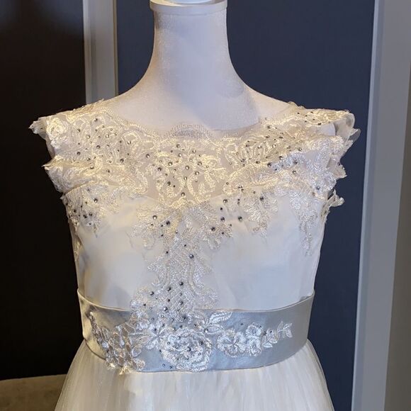 Girl’s Full Length Bridal, Flower Girl, Formal Dress **READ DESCRIPTION - Picture 2 of 11